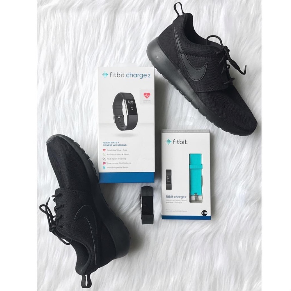 Fitbit Charge 2 in Black Package Set